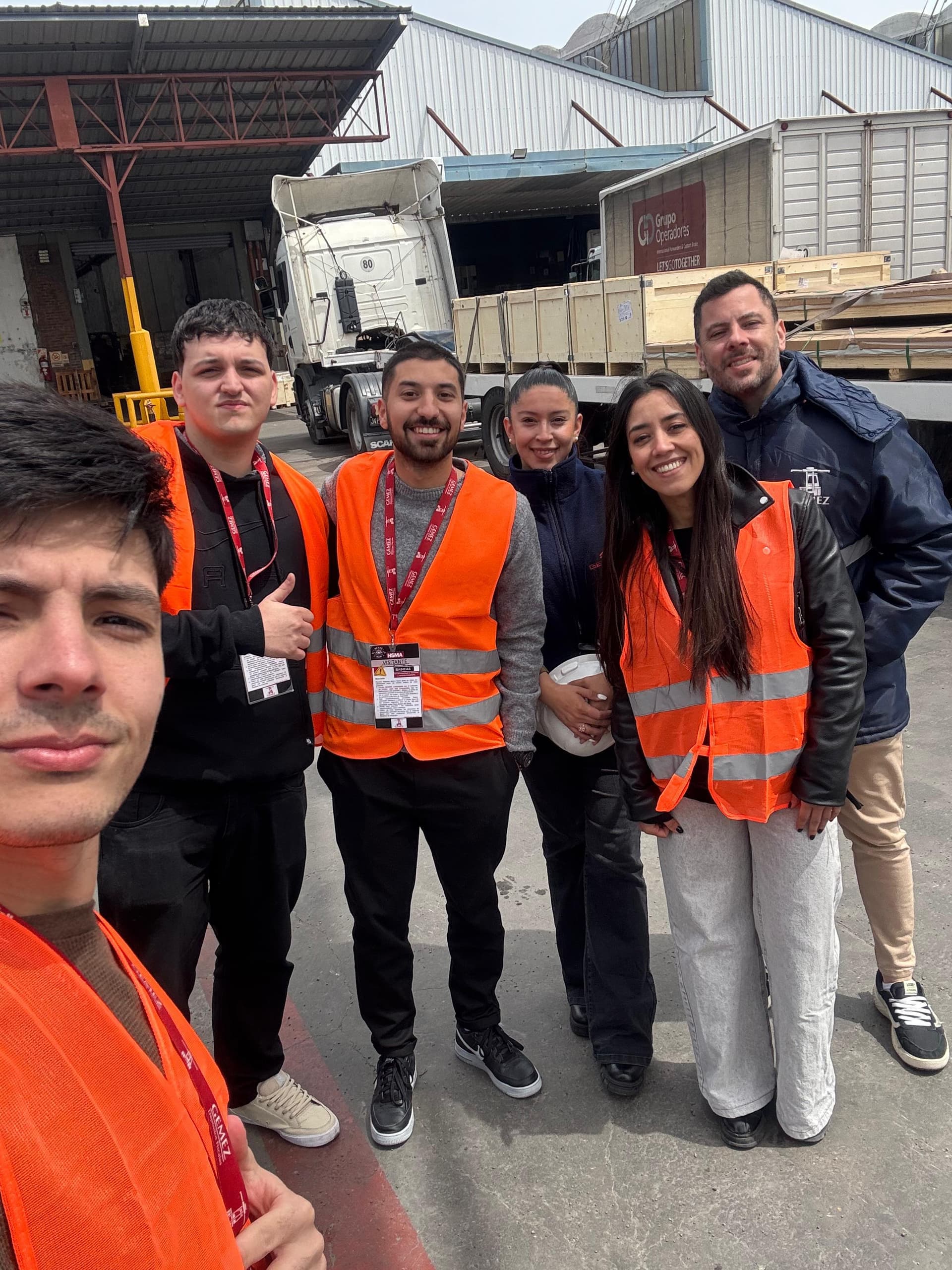 Equipo de Rebuffo en puerto logístico